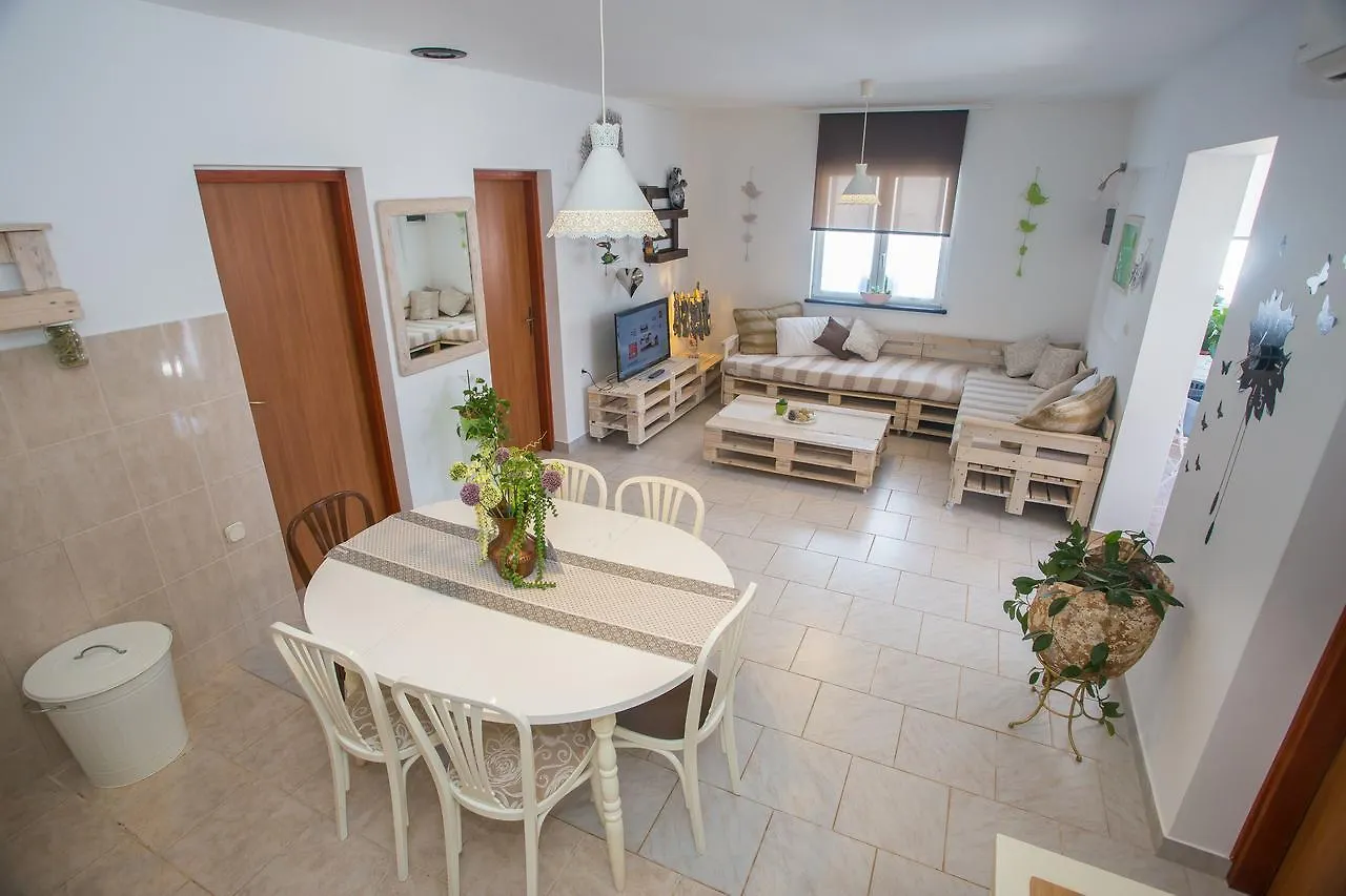 Holiday Home Lory 메덜린 0*,  크로아티아