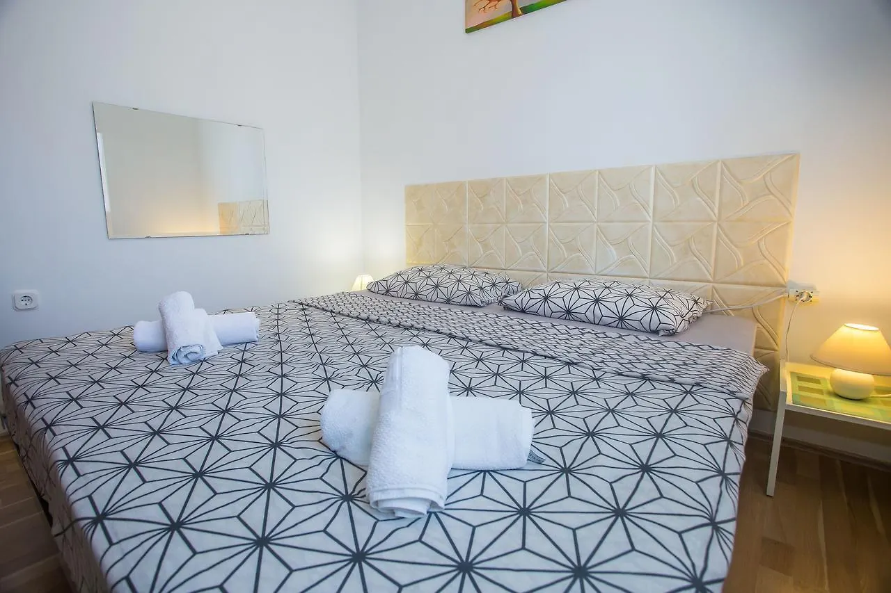 Holiday Home Lory 메덜린 0*,