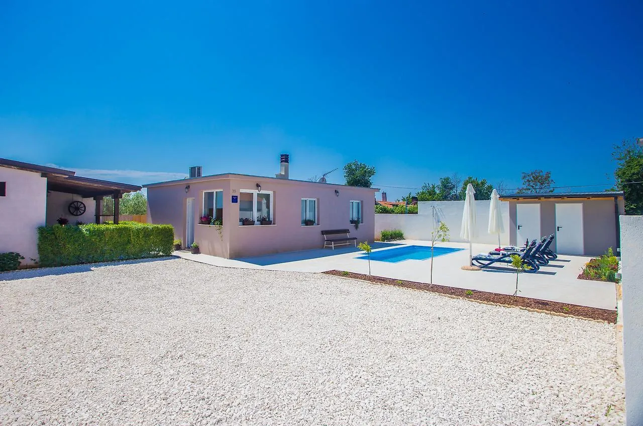 Holiday Home Lory kontakti