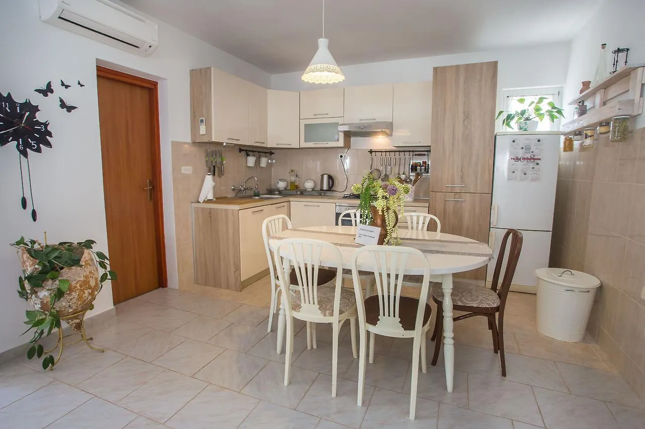 Holiday Home Lory 메덜린